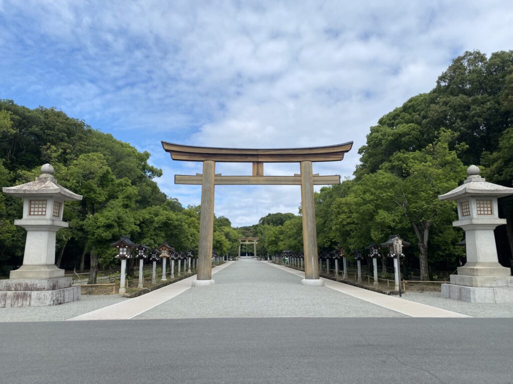 大鳥居、参道